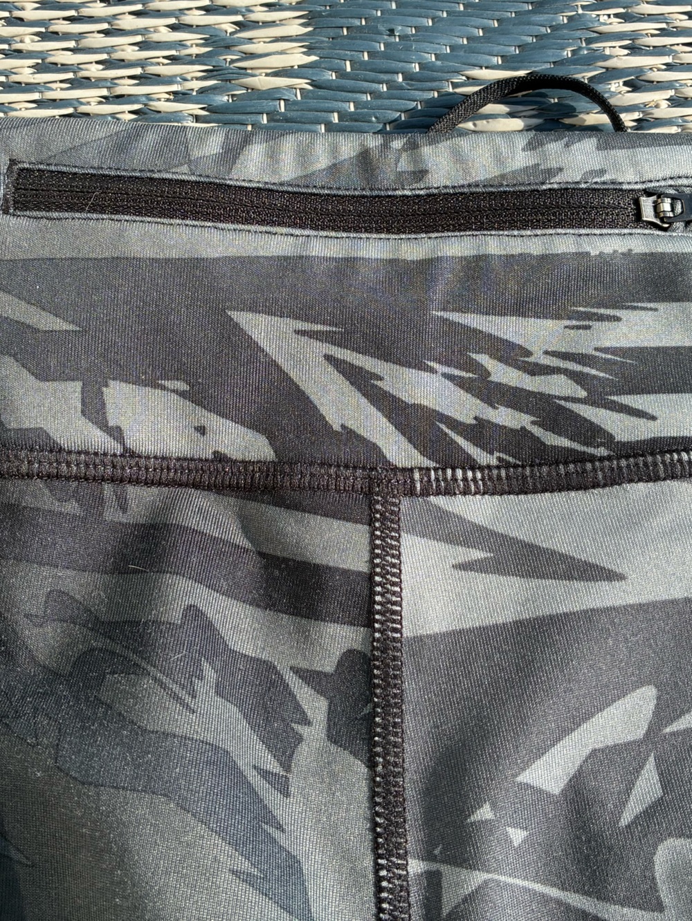 Nike Women's Black & Gray Patterned  Cropped Training Leggings - Picture 5 of 10